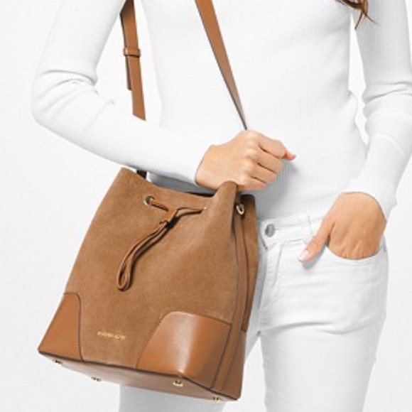 SOLD⛔️Authentic MK Suede/Leather bucket w pouch - Picture 2 of 8